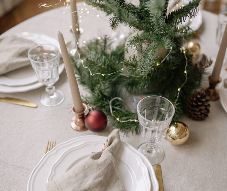 Christmas Table Decoration and Setting Ideas for 2023