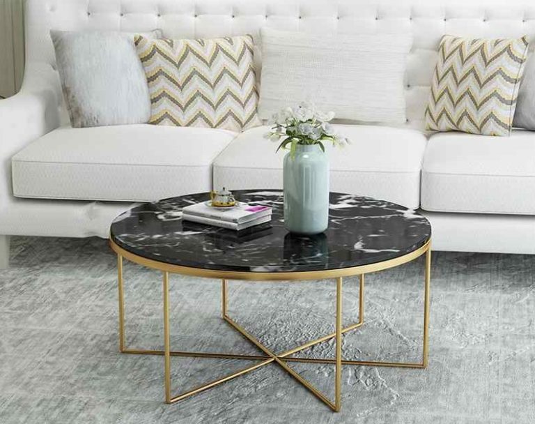 Coffee table in the interior: elegant and practical accent