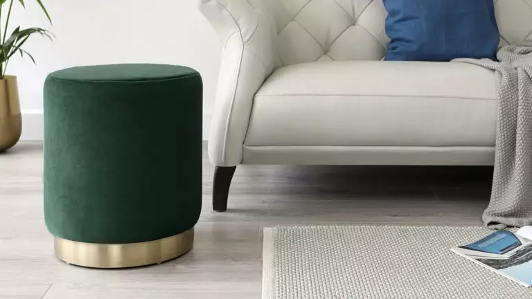 Pouf e poggiapiedi: tipi, dimensioni, colori, fai-da-te e idee d’arredamento