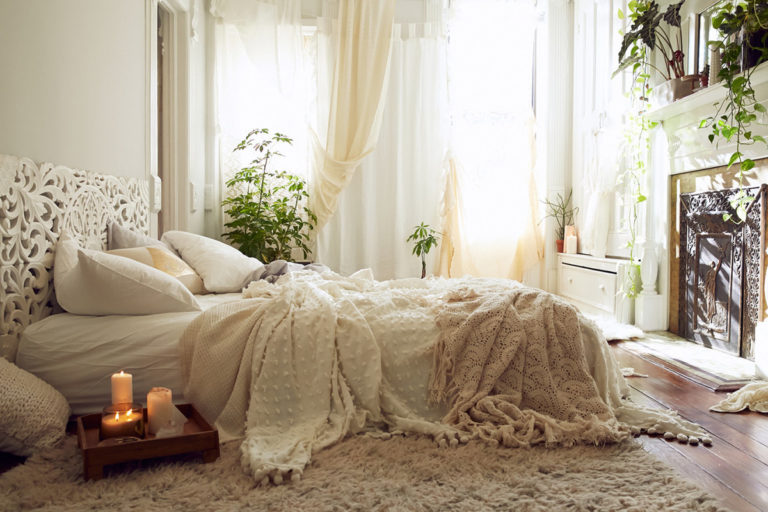 Romantic bedroom design: tips and decor ideas (photos)