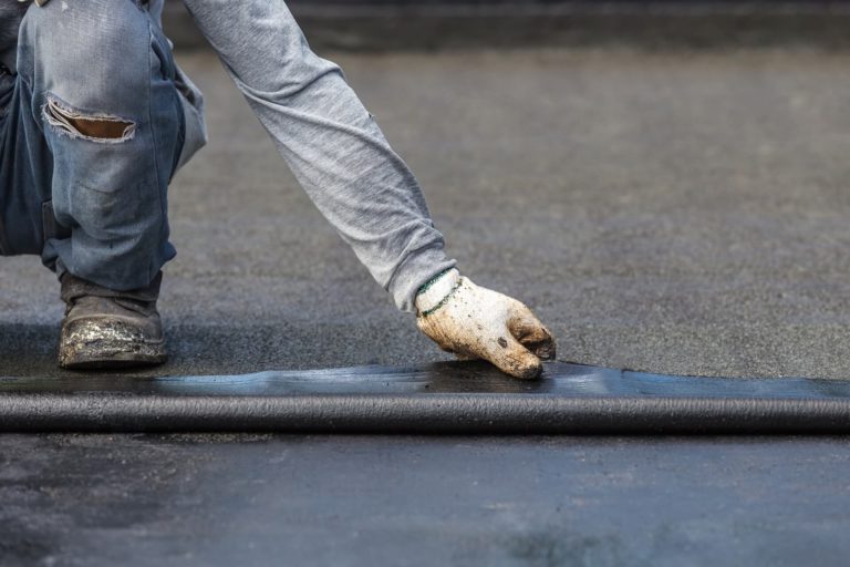 How to repair a flat roof?