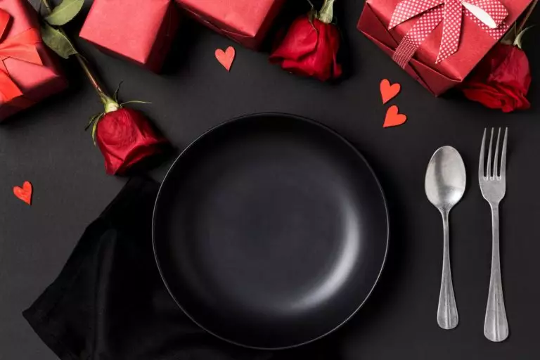 Table setting and decoration ideas for Valentine’s Day 2021