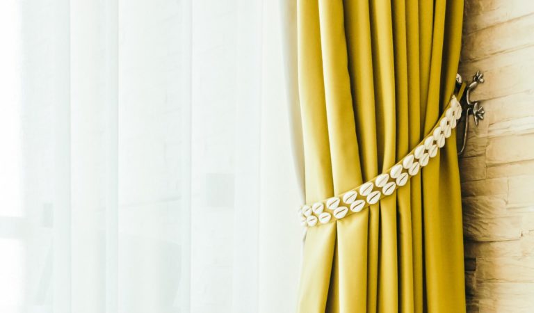 Yellow curtains: types, patterns, color combinations and design ideas