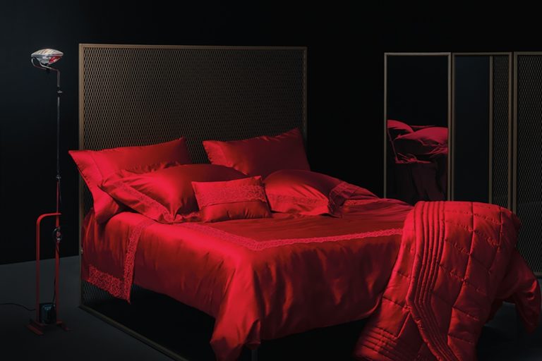 Идеи дизайна спальни в красных и черных тонах