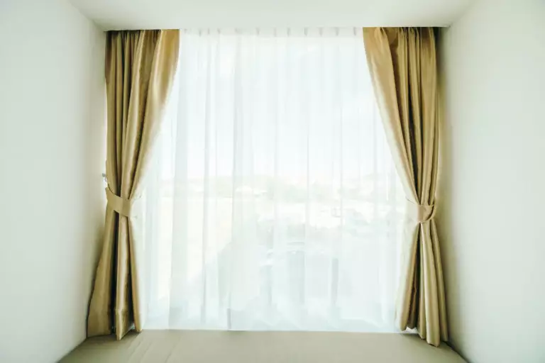What curtains go well with white walls?