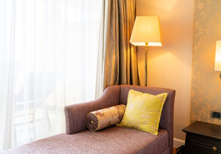 What curtains go well with yellow walls?
