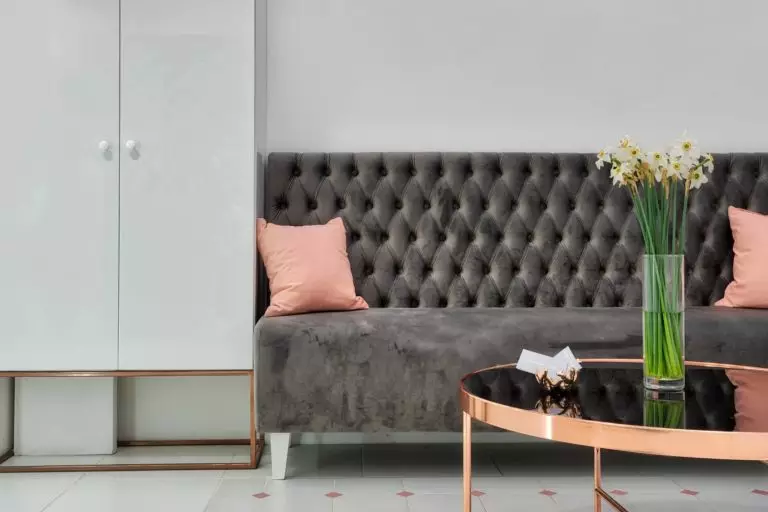 What color of walls goes well with gray furniture