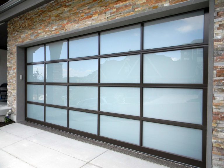 How to choose glass garage doors
