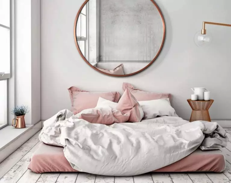 Зеркало в интерьере маленькой спальни: идеи дизайна (50+ фото)