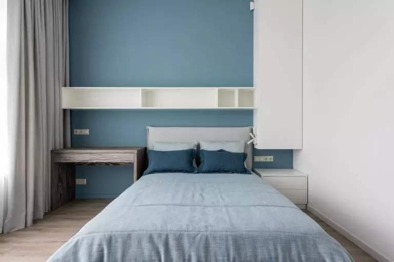 Современные двухцветные сочетания для стен спальни: полезные советы + 11 идей для вдохновения