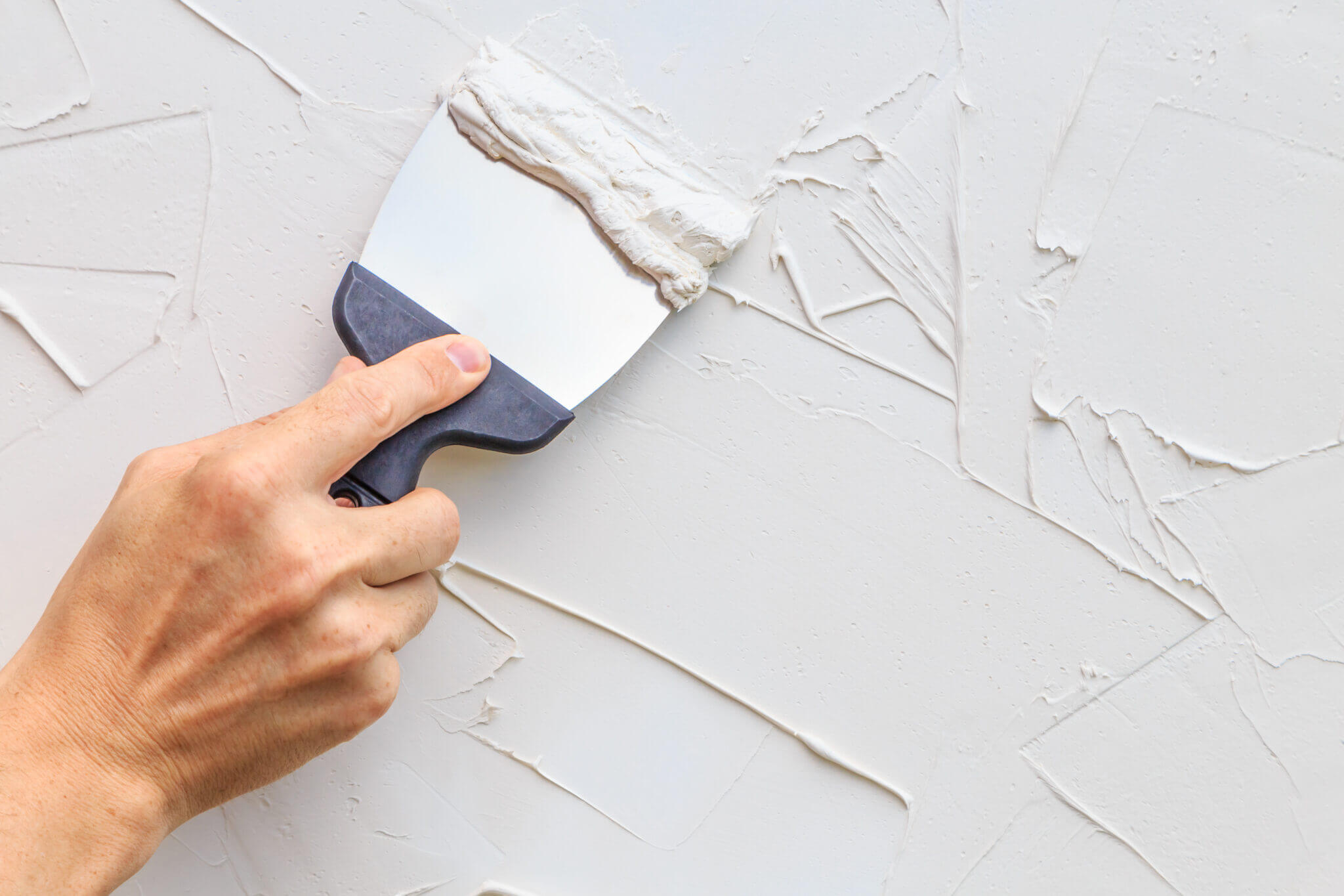 How long does the spackle take to dry? Hackrea