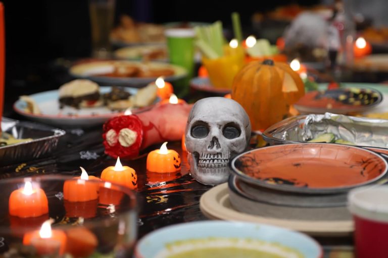 Tavola di Halloween 2023: idee interessanti per apparecchiare e decorare la tavola (30+ foto)