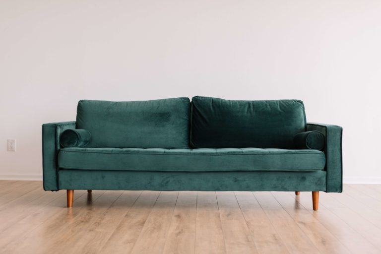 Rugs that go with green couch: 7 stylish combinations to keep you up-to-date