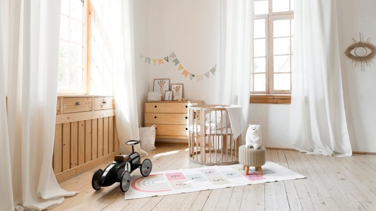 Дизайн детской комнаты 2022: интересные идеи и полезные советы для уютного, стильного и безопасного интерьера