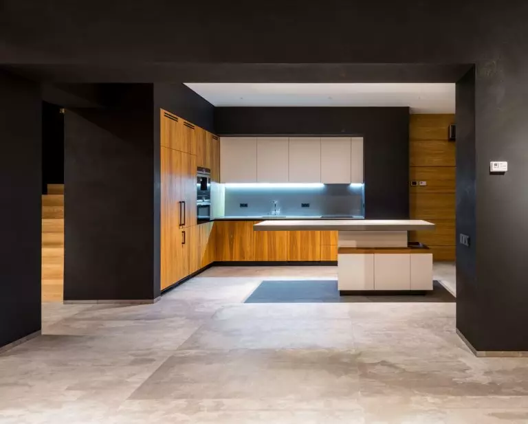 Idee piastrelle pavimento cucina moderna 2025: le 10 migliori tendenze per mantenerlo pratico e originale