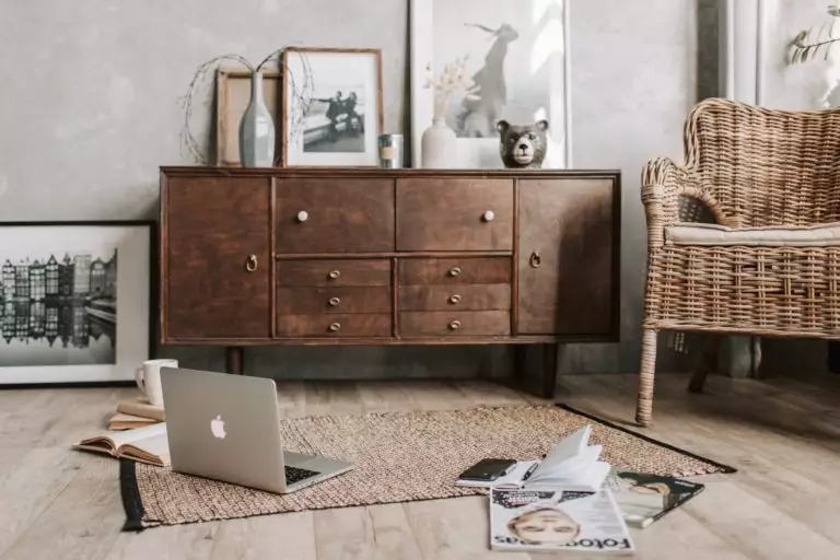 Coordinating wood floor with wood cabinets: helpful tips + trendy combinations