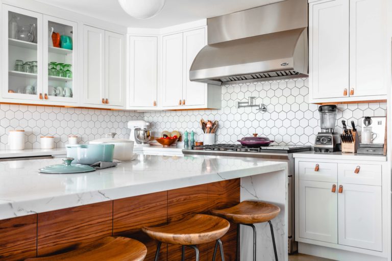 Farmhouse kitchen backsplash ideas: bring tradition into a contemporary setting