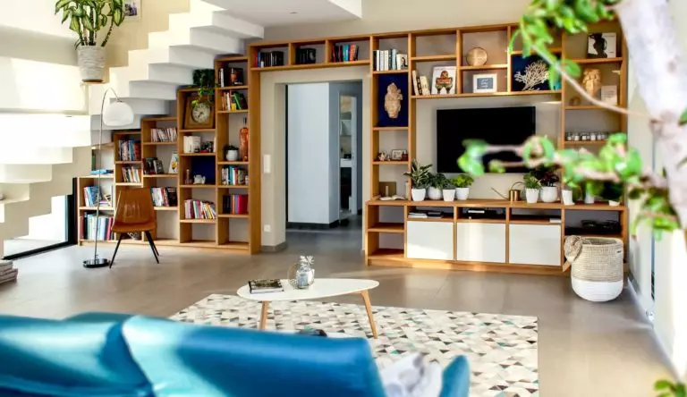 Floor to ceiling built-in bookshelves: practical tips and original design ideas with inspirational photos