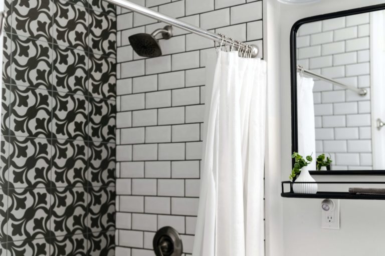 Top 10 subway tile bathroom ideas: best design suggestions for a trendy result