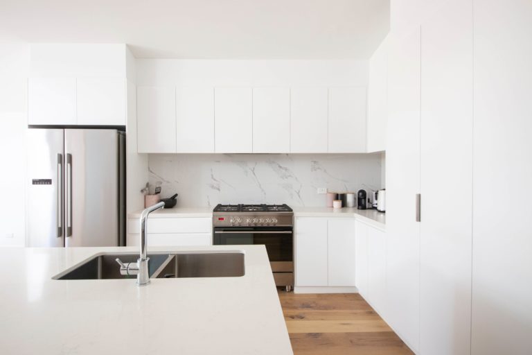 10 Timeless backsplash ideas for a white kitchen: keep it stylish and functional at the same time