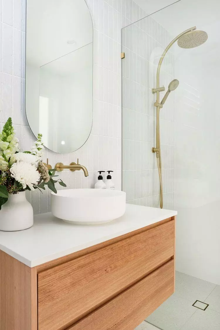 Modern white gold bathroom design 3 by Mahamerutechnoart on DeviantArt, image size:750x1125