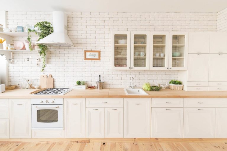 8 Appealing beige backsplash ideas: softness and comfort in one touch