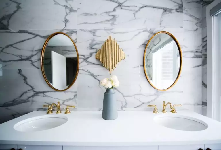 Exquisite white and gold bathroom ideas: embrace refinement within your interior design