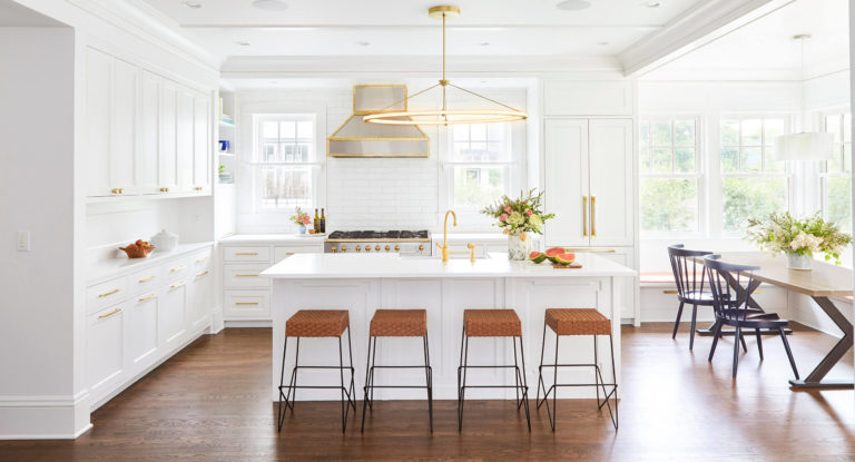 Gorgeous white and gold kitchen ideas: spread light and elegance within your kitchen