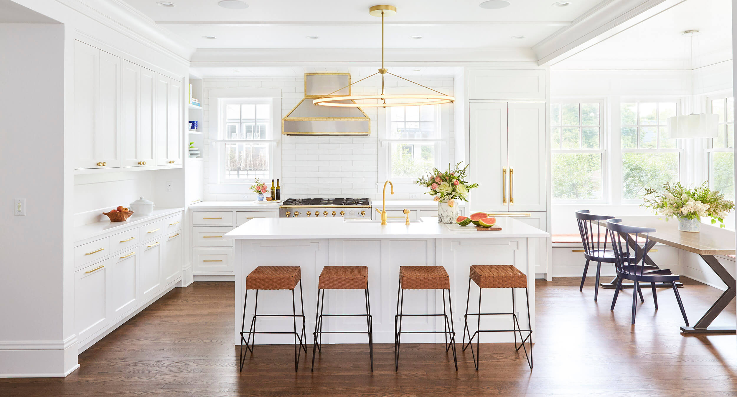 Gorgeous white and gold kitchen ideas: spread light and elegance within ...