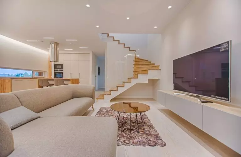 How can a proper floor decoration improve the visual impression of your house?
