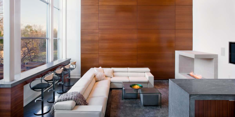Paint colors that go with wood paneling: best hues from renowned manufacturers