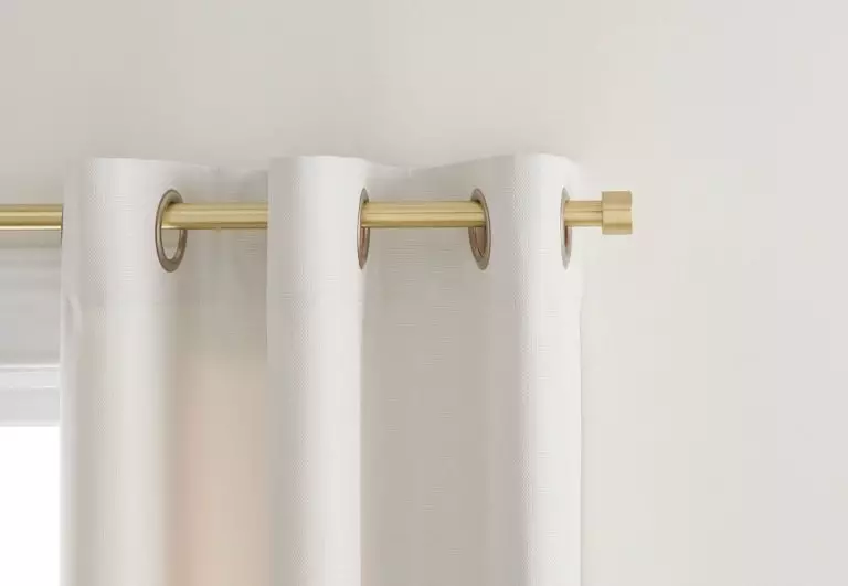 Striking gold curtain rod ideas: trendy materials, designs, and styles