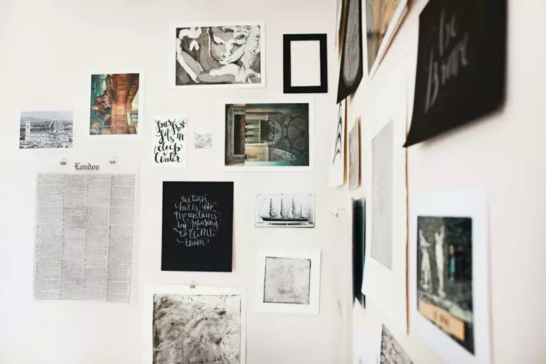 How to arrange pictures on a wall beautifully: tips & ideas