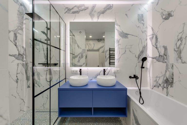 12 Charming Blue Vanity Bathroom Ideas