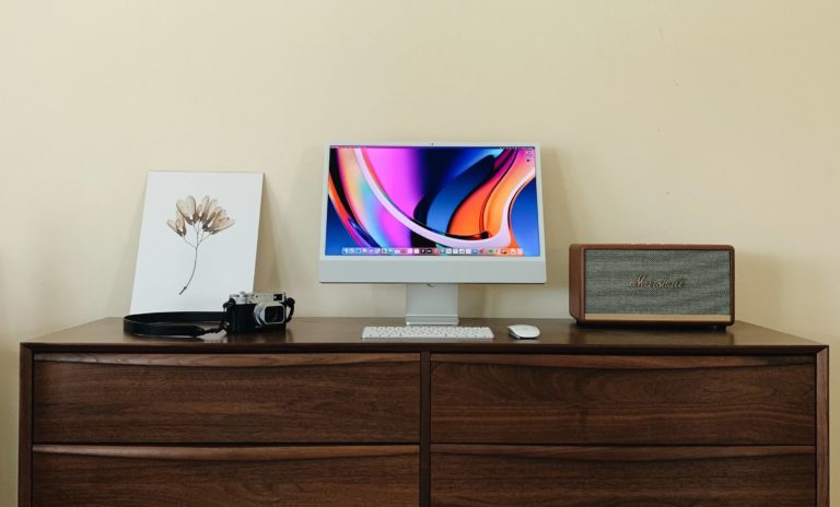 8 Dresser Desk Combo Ideas Borrowed from Designers