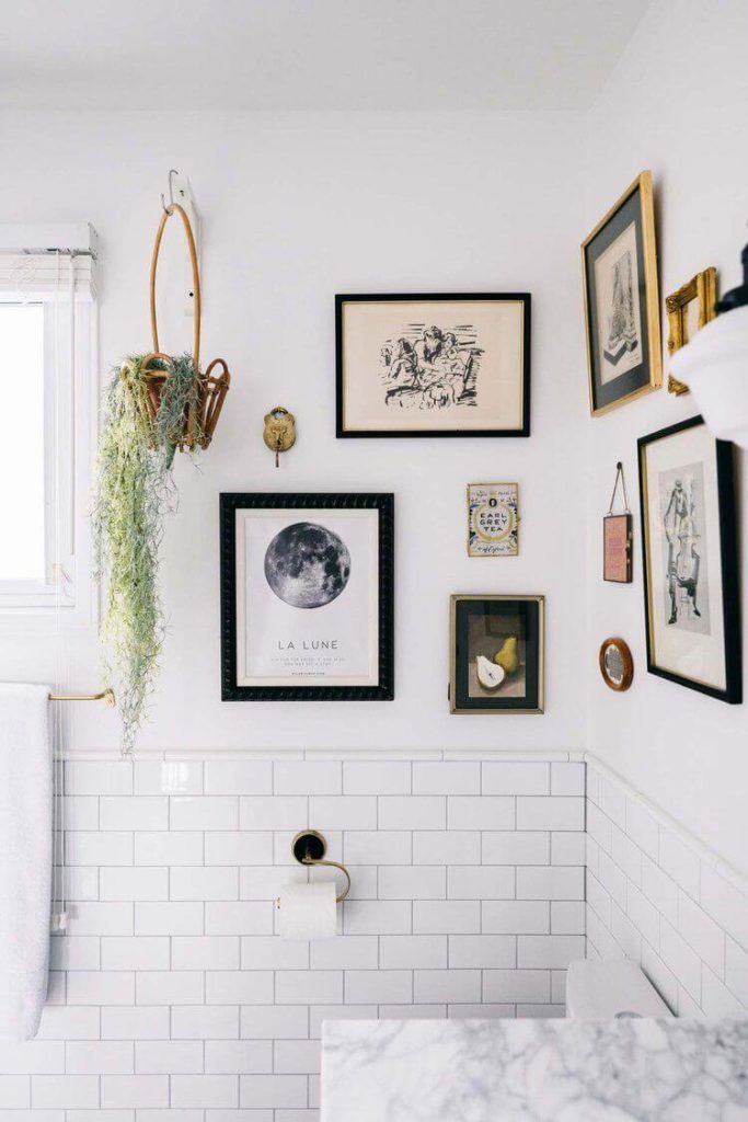 15 Bathroom Wall Art Ideas to Update a Blank Space - Hackrea