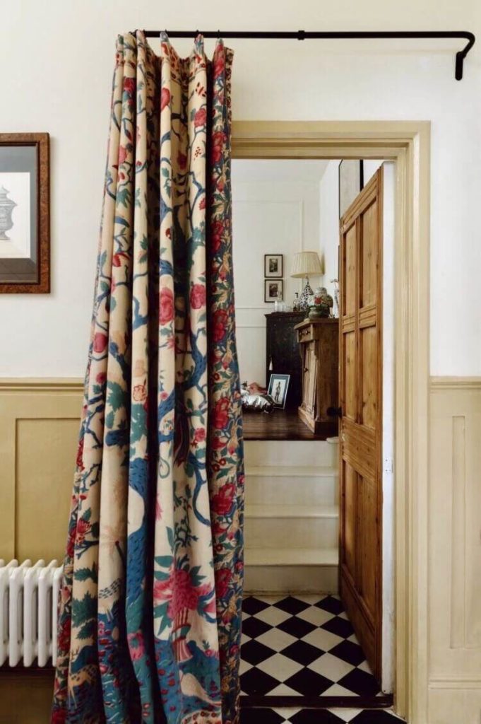 Trendy Design Ideas with Floral Curtains for Every Room - Hackrea