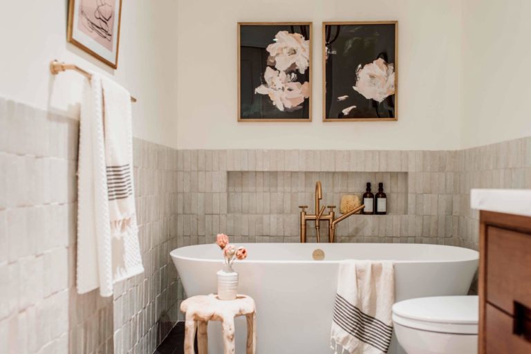 15 Bathroom Wall Art Ideas to Update a Blank Space