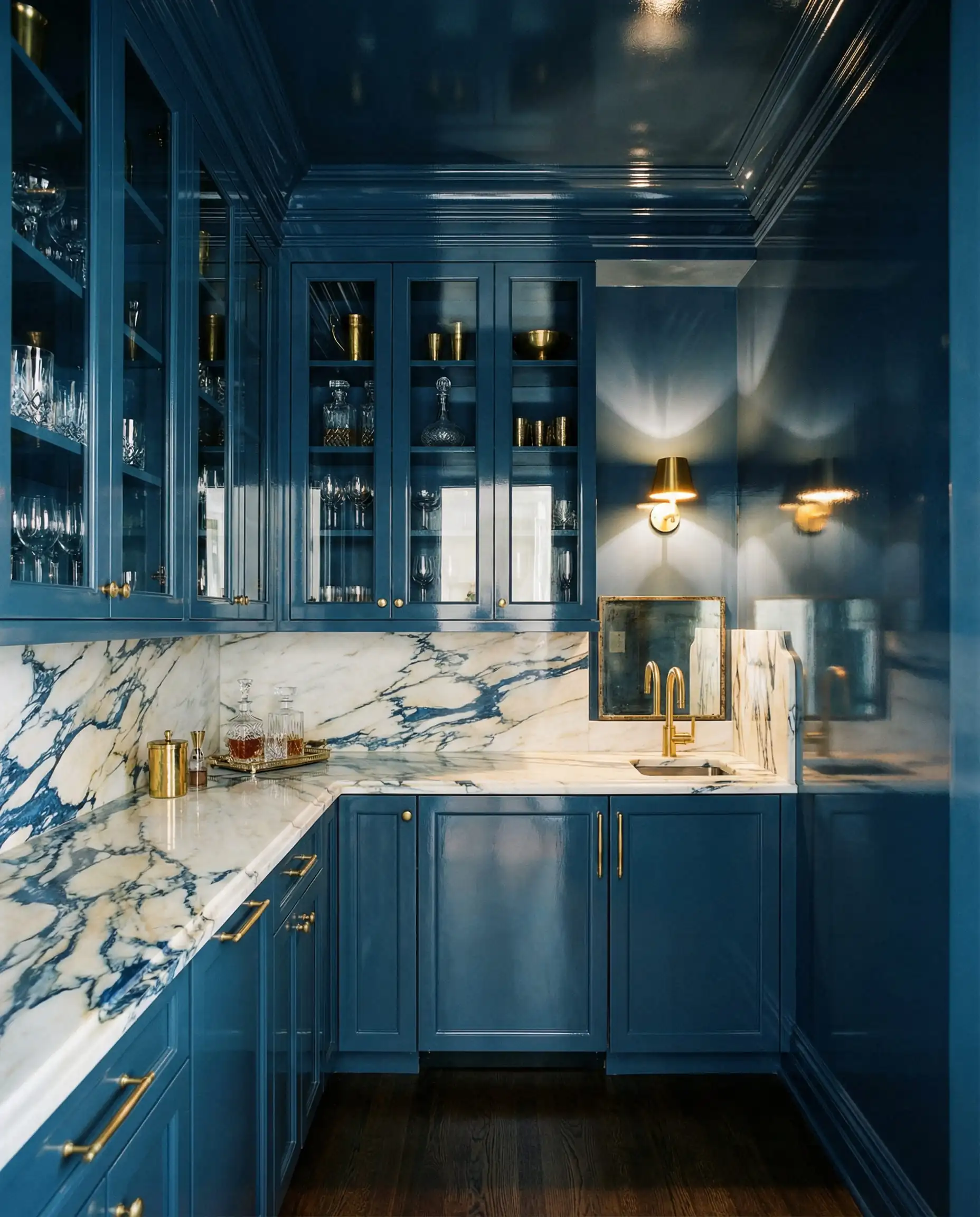 High-gloss lacquered butler's pantry painted in Sherwin-Williams Naval SW 6244.