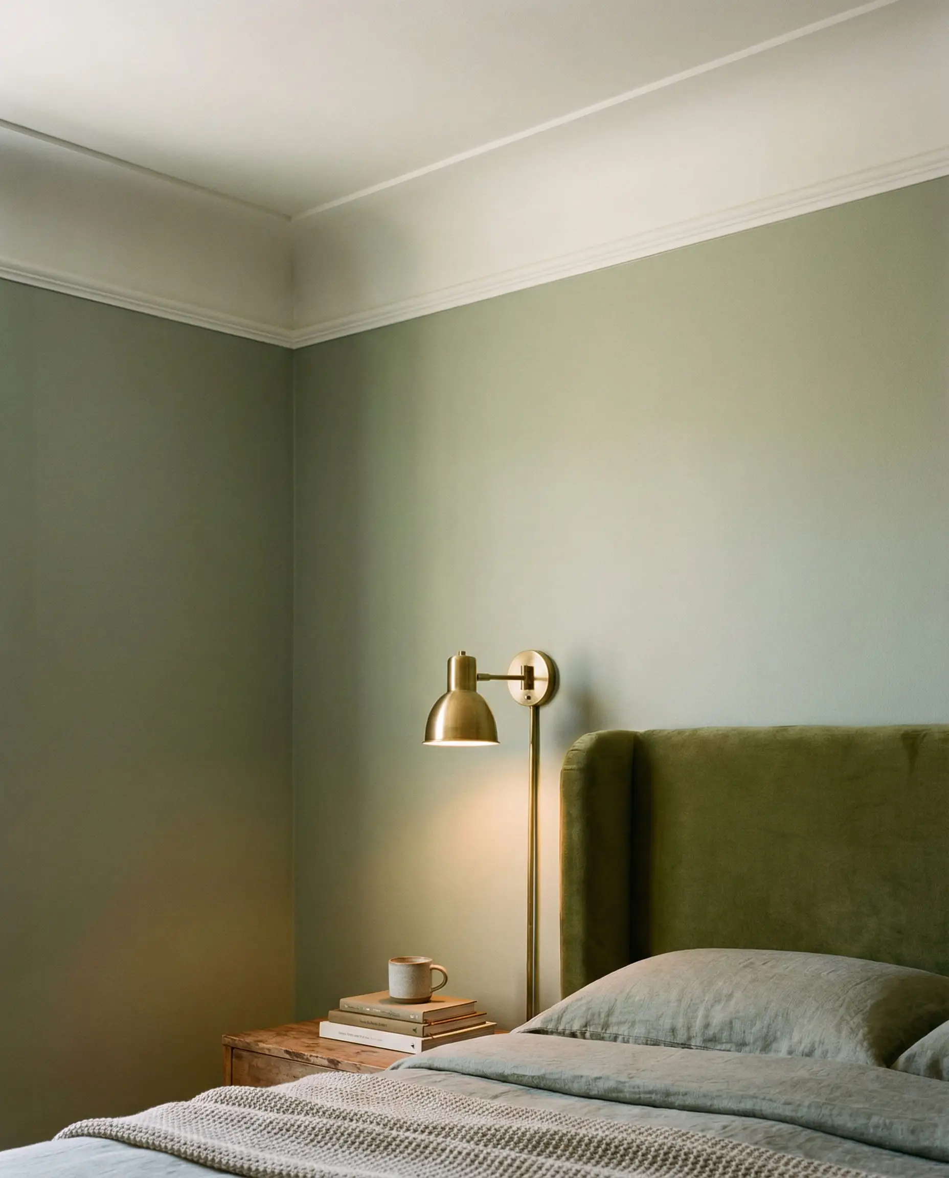 Detail shot of a bedroom ceiling featuring a gentle plaster cove molding curve for a soft, relaxing aesthetic.